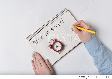 Inscription in notebook BACK TO SCHOOL. Female 64608814