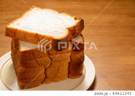 食パン(5枚切り)。 64611245