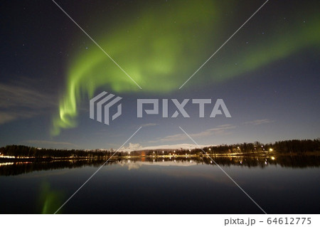 秋のオーロラ 64612775