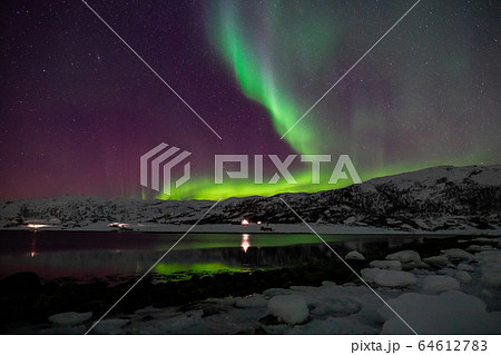 フィヨルドのキャビンから フィヨルドのキャビンから 64612783