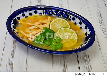 ソパ・デ・リマ(メキシコ料理)Sopa de lima ソパ・デ・リマ(メキシコ料理)Sopa de lima 64613334