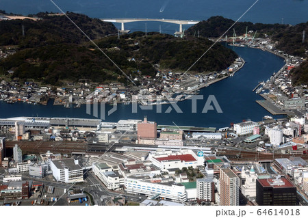 山口県下関市の彦島を空撮 64614018