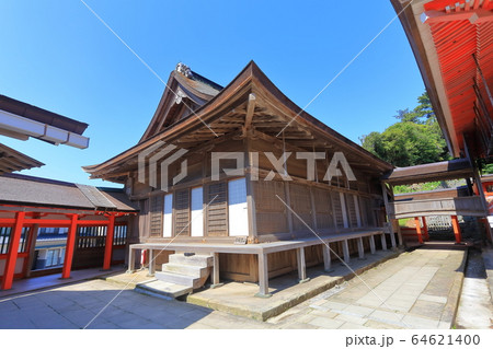 【島根県】晴天下の日御碕神社　禊所  64621400
