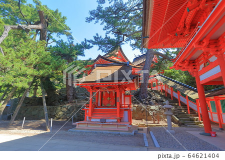 【島根県】晴天下の日御碕神社 門客人社 【島根県】晴天下の日御碕神社 門客人社 64621404