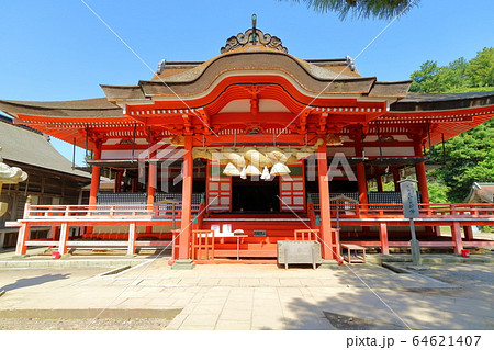 【島根県】晴天下の日御碕神社　拝殿 64621407