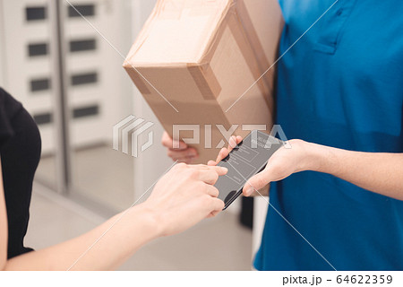 Courier delivery service. Parcel receiving 64622359