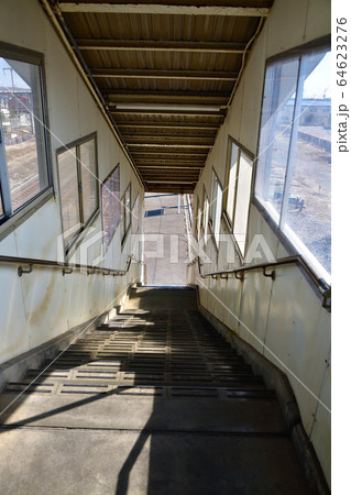 春の北海道苫小牧市JR錦岡駅の風景を撮影 春の北海道苫小牧市JR錦岡駅の風景を撮影 64623276