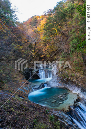 西沢渓谷 七ツ釜五段の滝 64623495