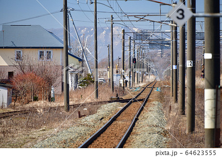 春の北海道白老町JR社台駅の風景を撮影 64623555