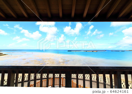 展望台から眺める沖縄の海 64624161