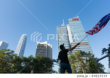 香港 デモ 高層ビル 64624534