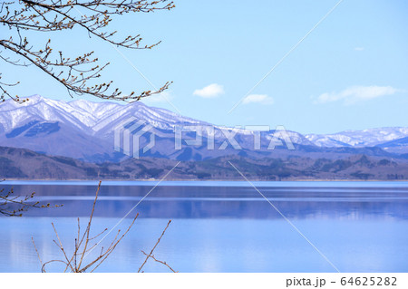 4月の田沢湖 秋田駒ヶ岳 4月の田沢湖 秋田駒ヶ岳 64625282