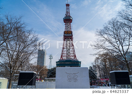 札幌 大通公園 雪まつりの写真素材 64625337 - PIXTA