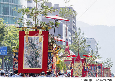 京都祇園祭　山鉾巡行　京都夏祭り　日本三大祭り　動く美術館 64629796