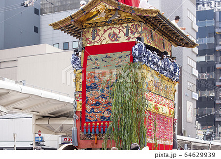 京都祇園祭　山鉾巡行　京都夏祭り　日本三大祭り　動く美術館 64629939