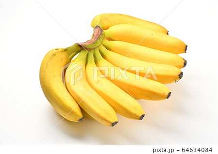 大きい房のバナナ。たくさんのバナナ。 大きい房のバナナ。たくさんのバナナ。 64634084