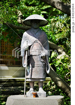 親鸞聖人銅像　居多ケ浜記念堂（親鸞聖人上陸の地） 64634944