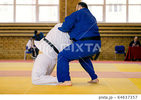 men judokas heavyweight fight 64637357