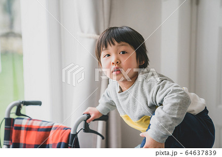 3 years old 64637839