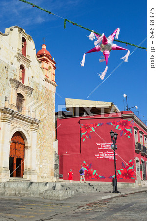 メキシコ オアハカの街並み メキシコ オアハカの街並み 64638375