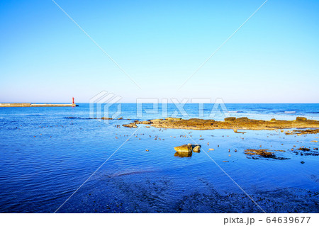 赤灯台とオホーツク海　”雄武町” 64639677