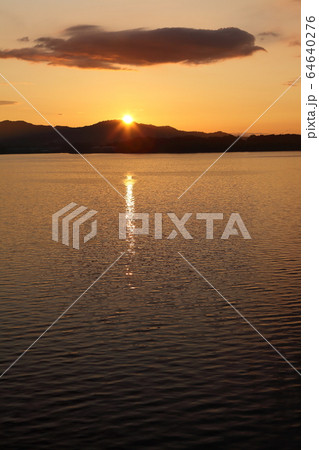浜名湖　日の出　（猪鼻湖）タテ位置 64640276