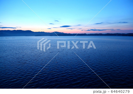 浜名湖　日の出　（猪鼻湖） 64640279