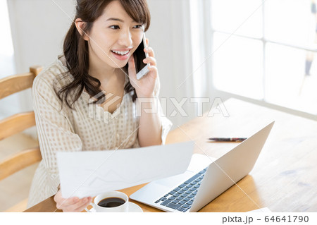 女性　ビジネス　在宅ワーク 64641790