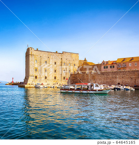Old port of the historic town Dubrovnik. 64645165