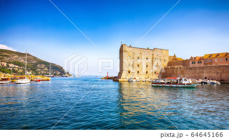 Old port of the historic town Dubrovnik. 64645166