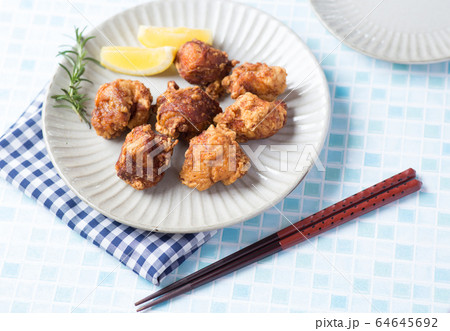 鶏肉の唐揚げ 鶏肉の唐揚げ 64645692