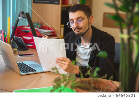 Caucasian entrepreneur, businessman, manager working concentrated in office 64645801