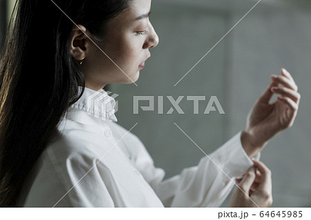 End of sleeve. 64645985