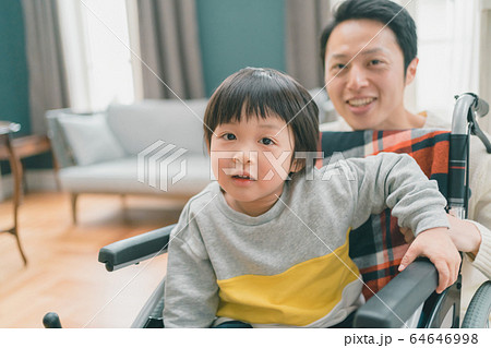 3才児とパパ 64646998