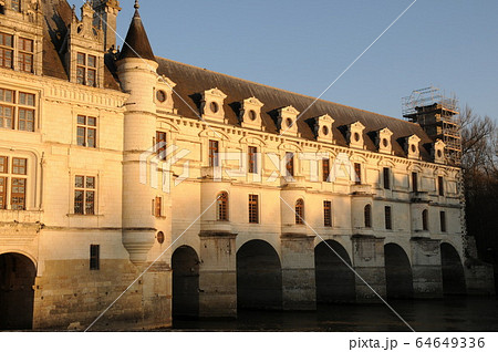 フランス、ロワール地方、シュノンソー城、ディアーヌのアーチ橋 64649336