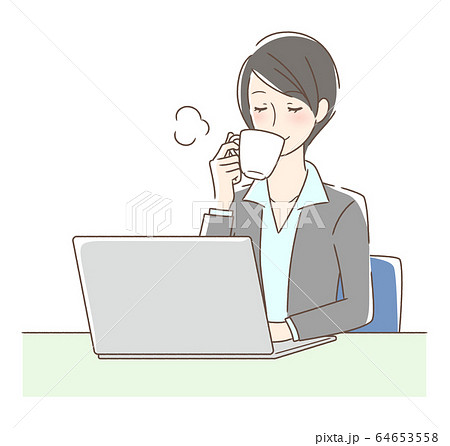 パソコンの前でコーヒーを飲む女性 64653558