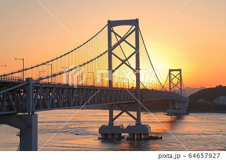 大鳴門橋の夕景 64657927