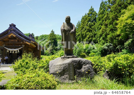 居多神社（こたじんじゃ）親鸞聖人像　新潟県上越市五智にある神社 64658764