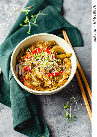 Noodles and green beans. 64659976