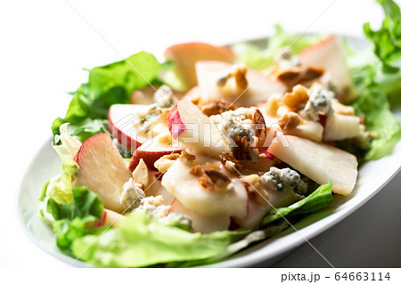 りんごナッツブルーチーズのサラダ 64663114