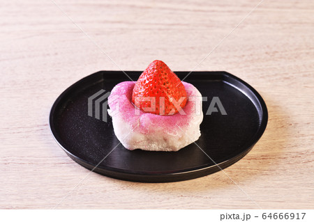 Strawberry Daifuku Strawberry Daifuku 64666917