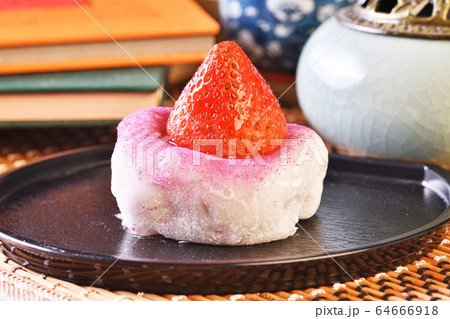 Strawberry Daifuku Strawberry Daifuku 64666918