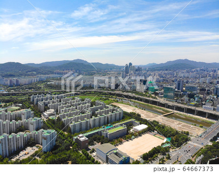 Seoul downtown city skyline with river and mountain on the background. Seoul downtown city skyline with river and mountain on the background. 64667373