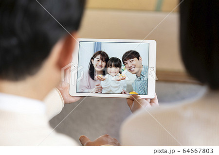 孫とビデオチャット　イメージ 64667803