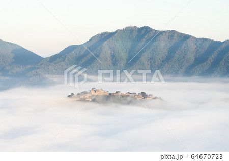 【天空の城】雲海の竹田城 【天空の城】雲海の竹田城 64670723