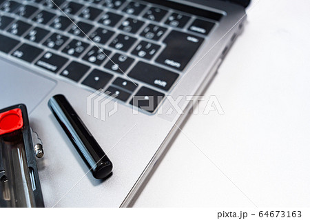 印鑑、判子文化。相続や登記。オンライン、リモート。 64673163