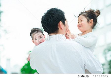 パパと子どもたち 64673685