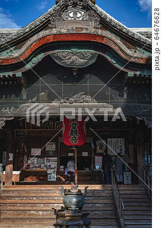 京都 行願寺の本堂風景 64676628