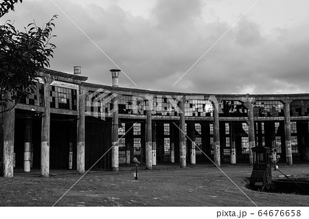 豊後森機関庫　モノクロ　【大分県玖珠郡】 64676658