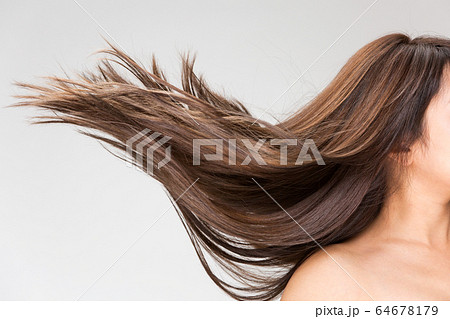 躍動感ある髪の写真素材